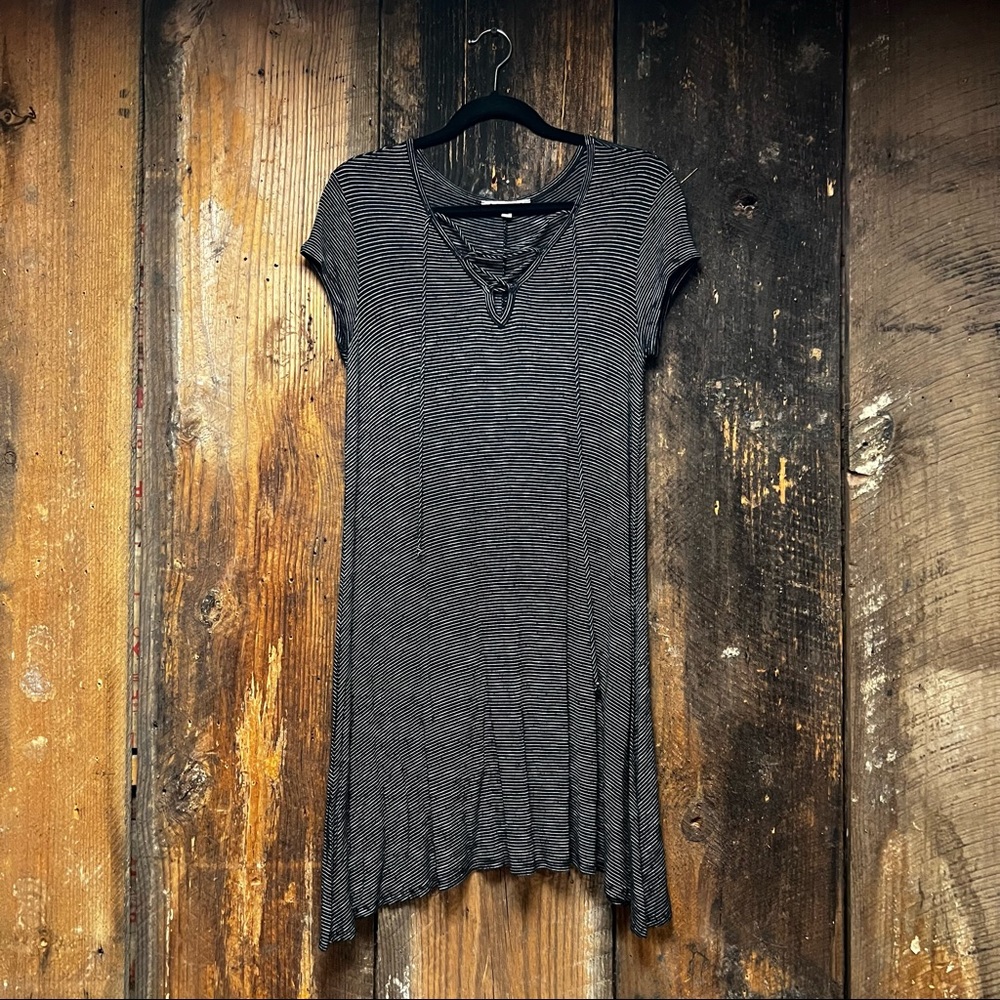 B/W knee-length casual dress